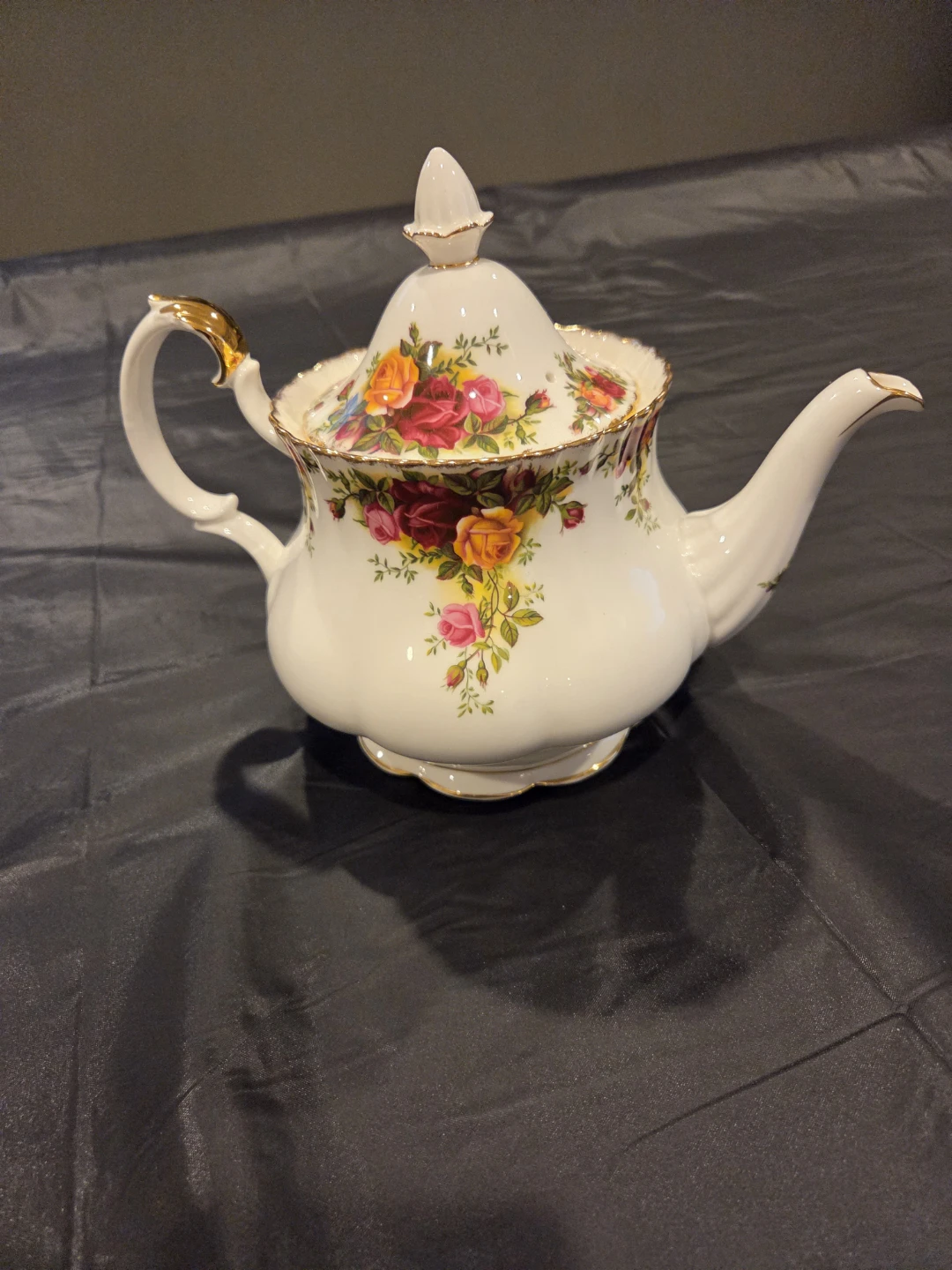 Royal Albert Old Country Roses Teapot