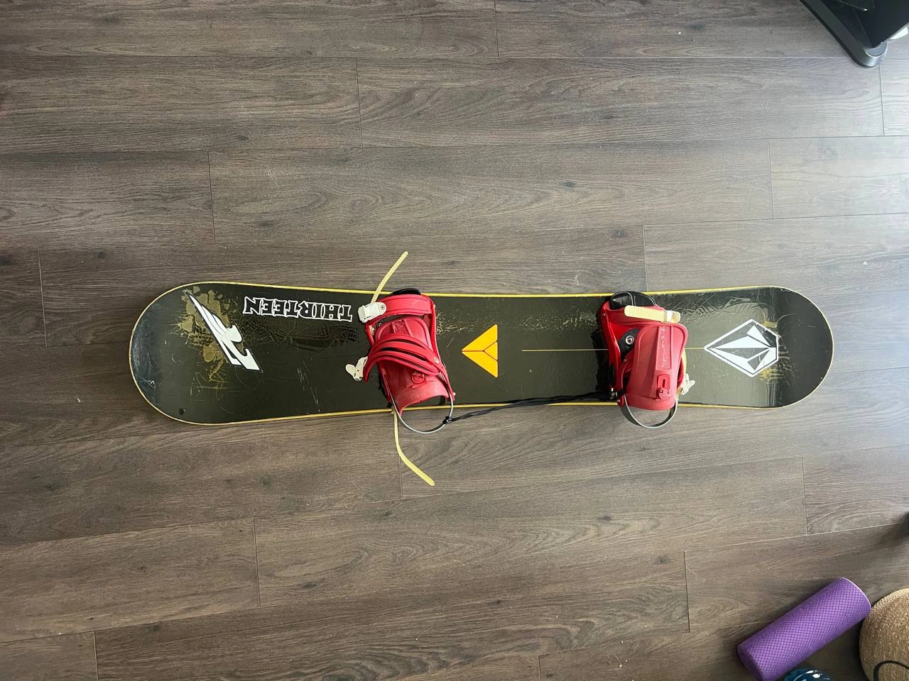 THIRTEEN Snowboard with Volcom Bindings