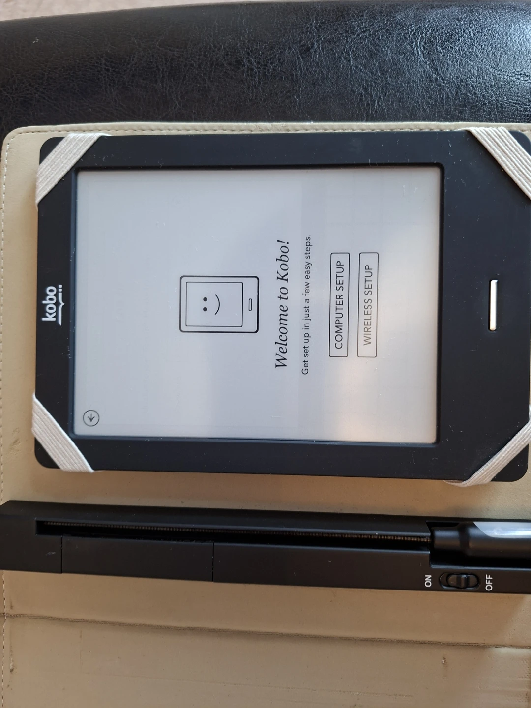 Kobo eReader with Cover and light. - photo 2