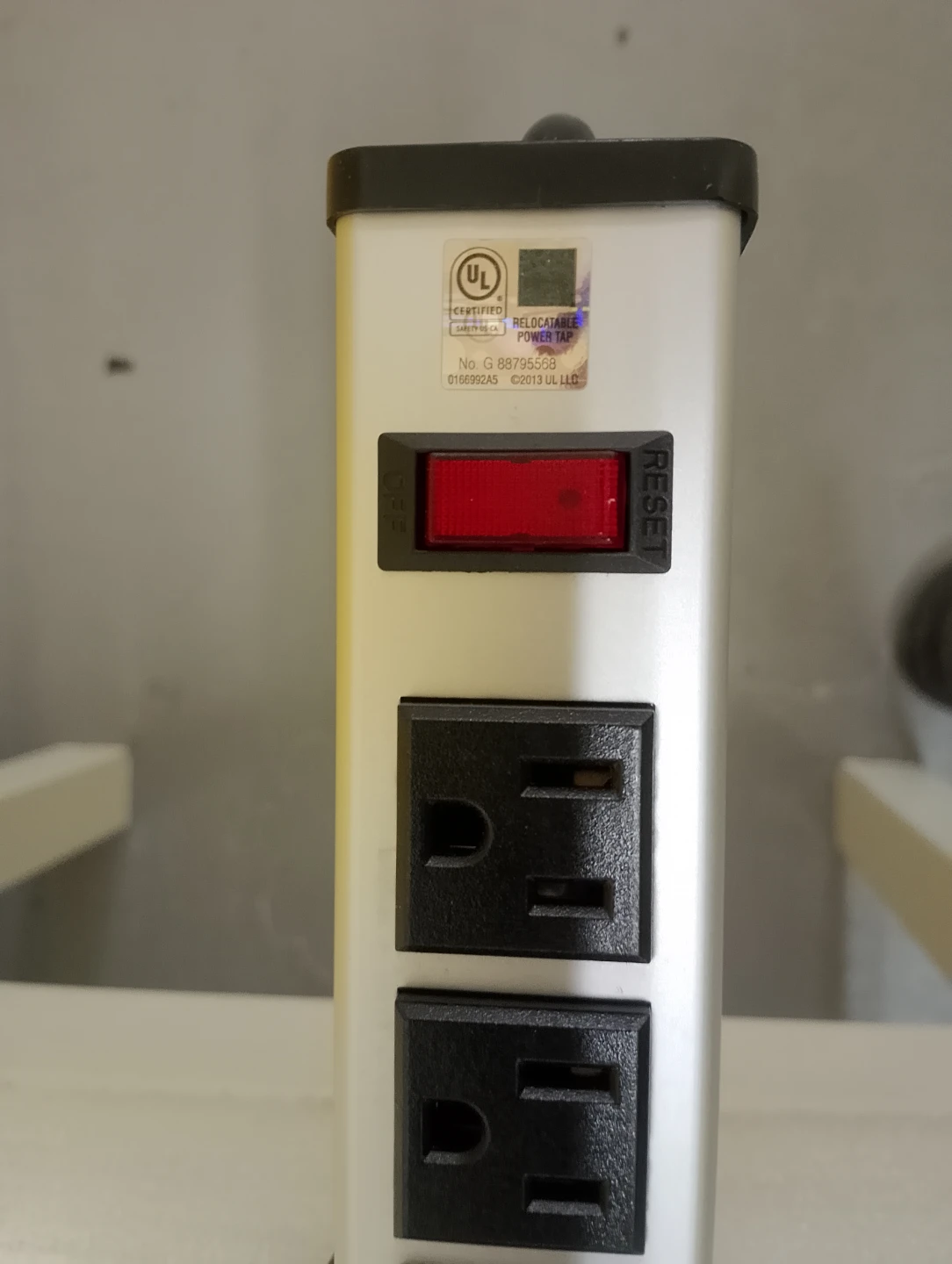BNIB!!! 24 Outlet strip UL certified Relocatable Power Tap - photo 3