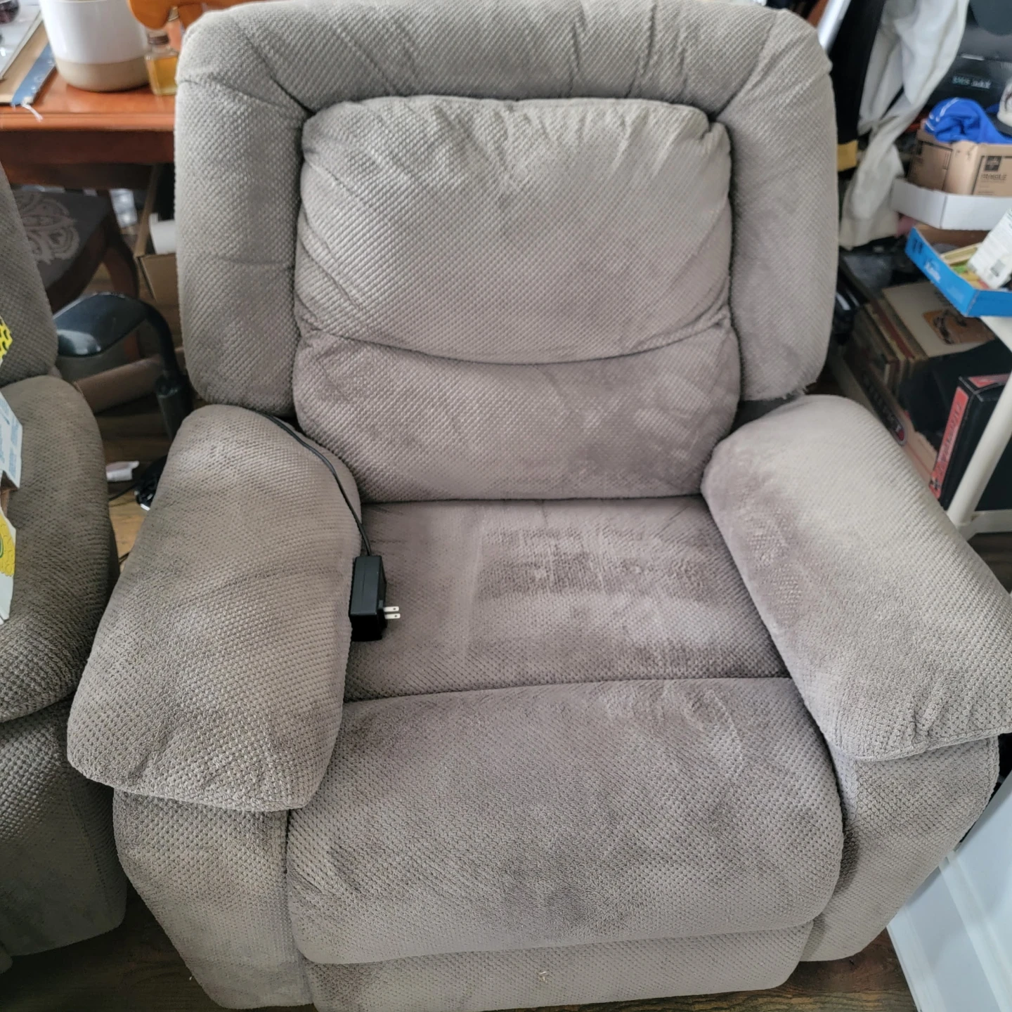 Gray Electronic Serta Recliner Chair (1) - Works & Clean