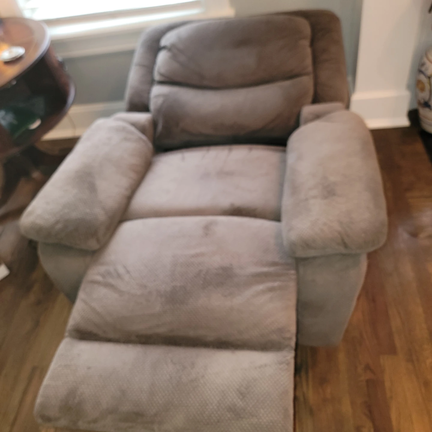 Gray Electronic Serta Recliner Chair (1) - Works & Clean - photo 4