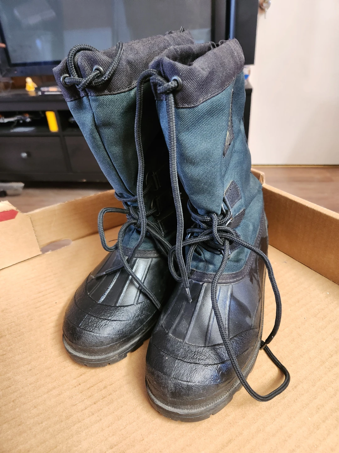 Altra Outdoors Winter Boots Ladies Size 6 - photo 2