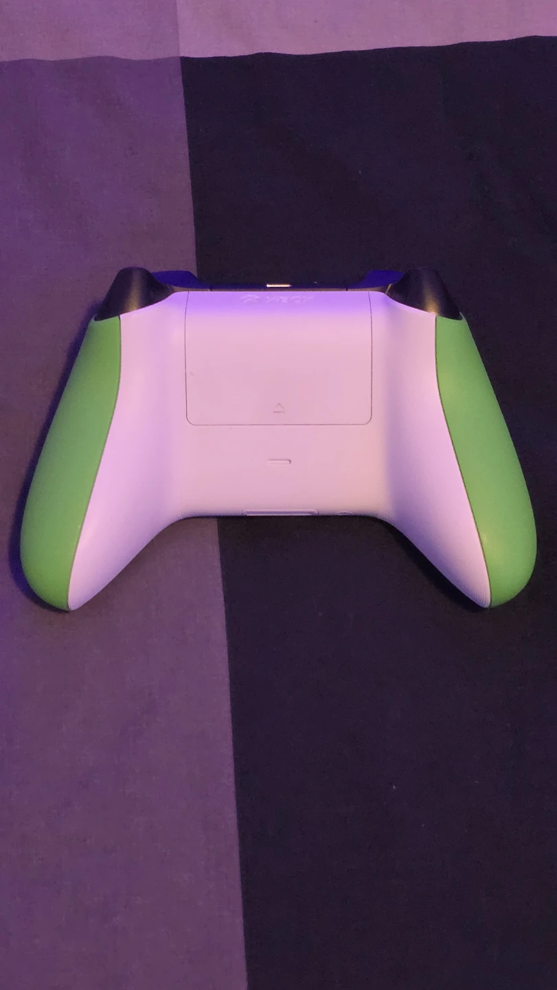Xbox Wireless Controller – Velocity Green - photo 3