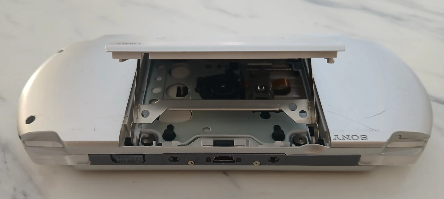 Sony PSP 3000 Silver - photo 2