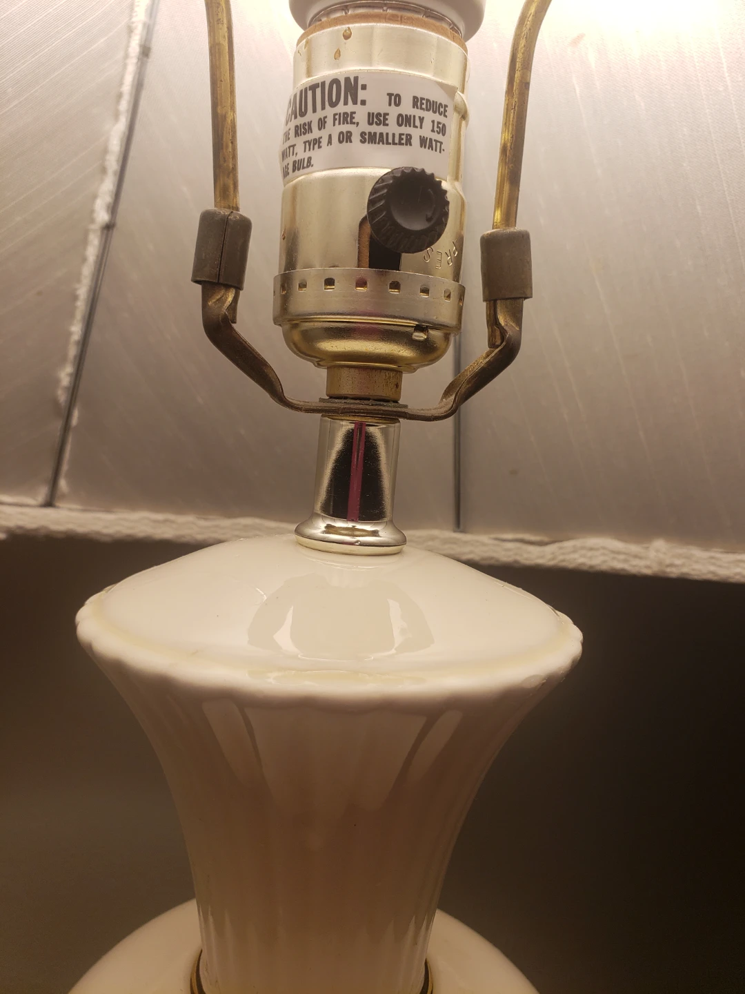Vintage White & Gold Accent Lamp - photo 4