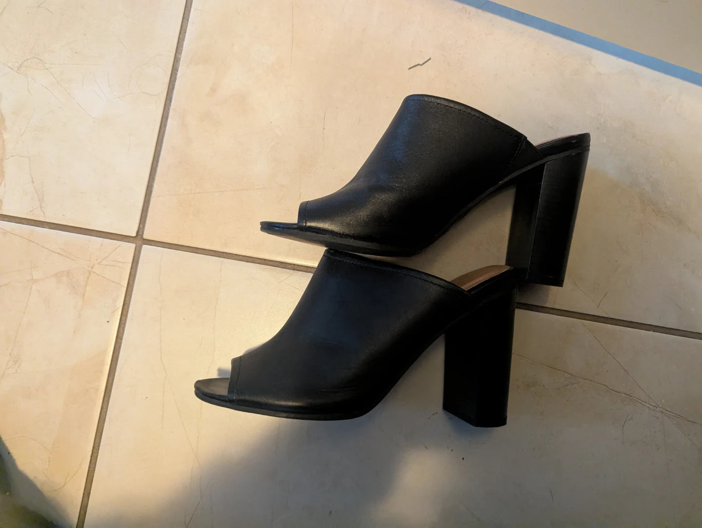 Kenneth Cole Reaction Black Heels size 7