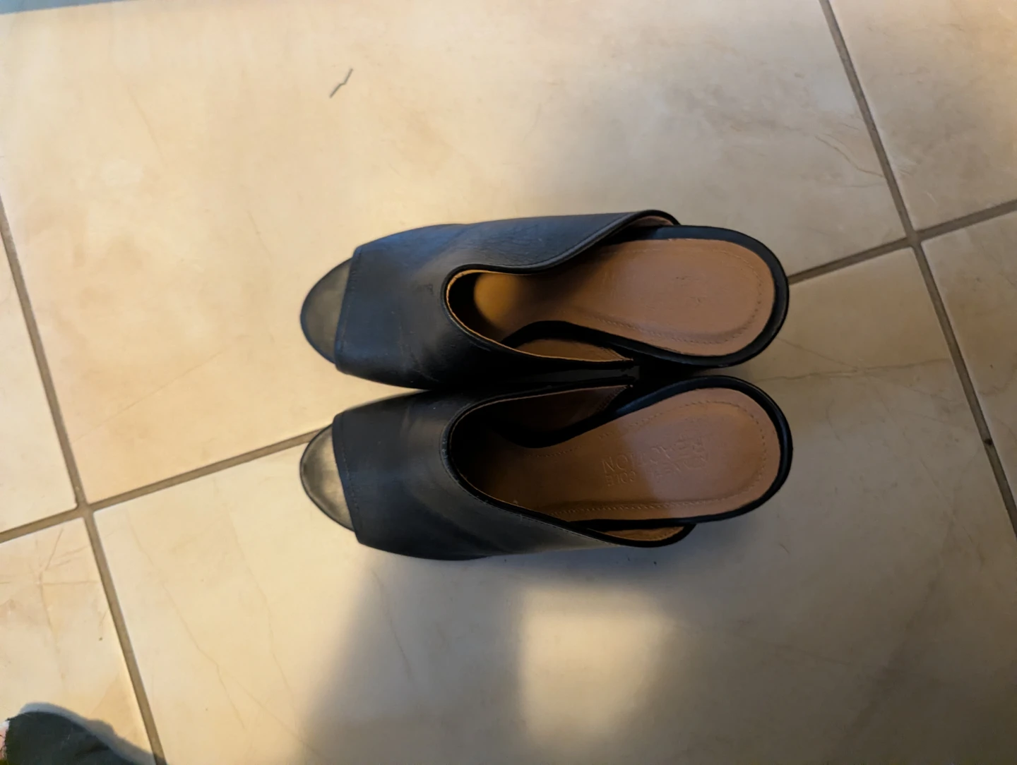 Kenneth Cole Reaction Black Heels size 7 - photo 2