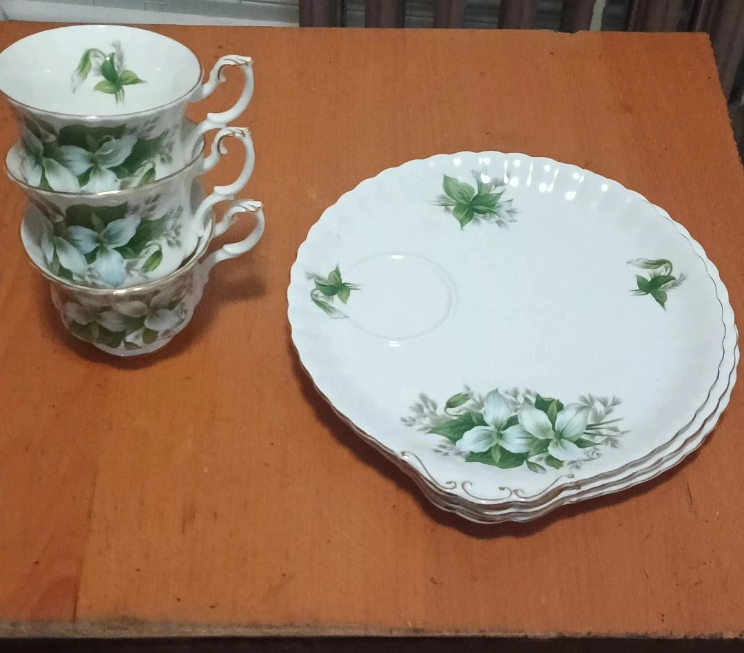 Royal Albert Bone China Trillium set