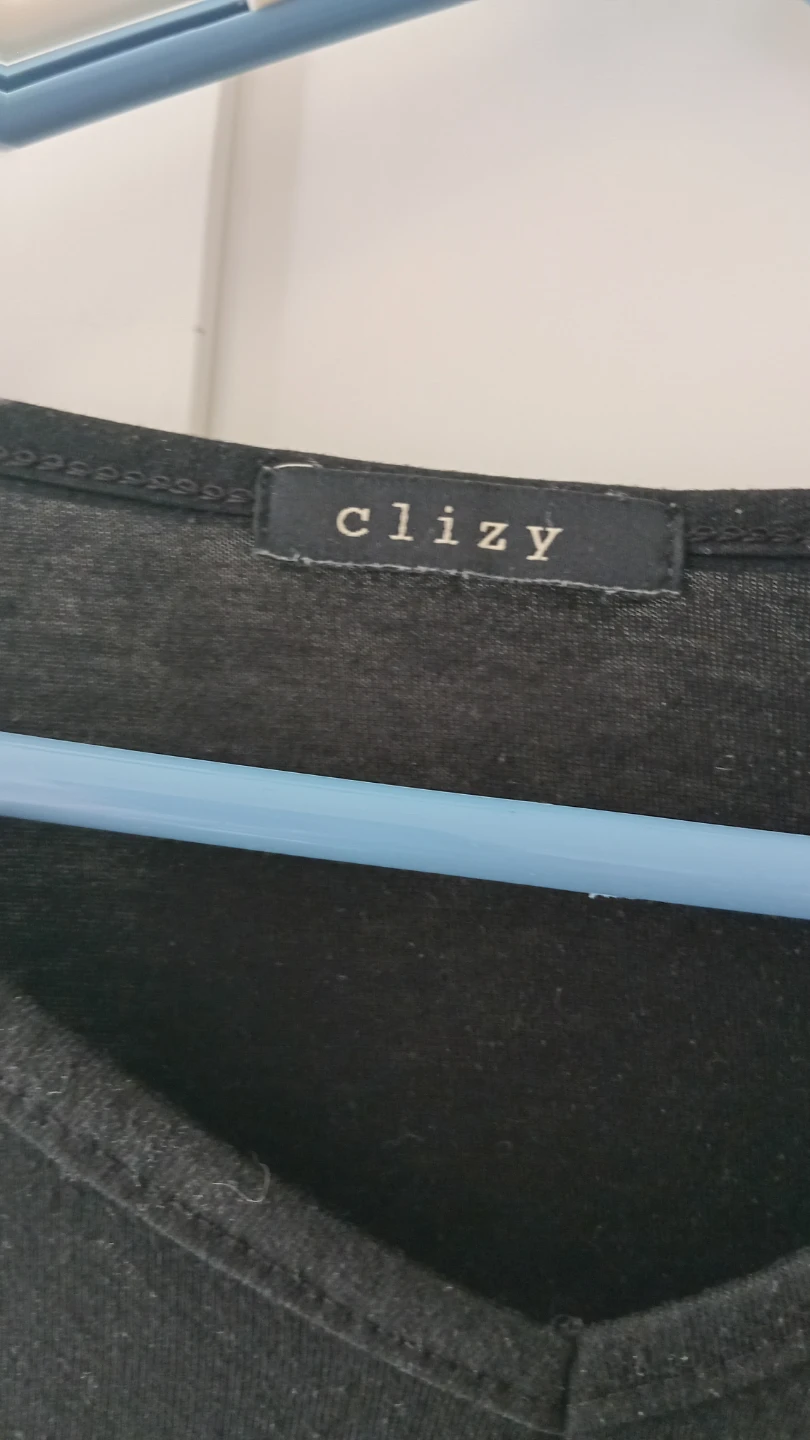 Clizy Black V-Neck T-Shirt with Rhinestone Pocket Detail - photo 2