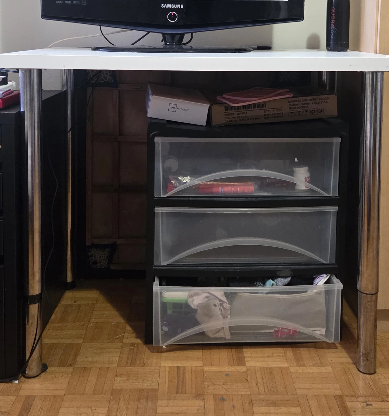 Height Adjustable Table / Desk – Sturdy Price: $30 OBO