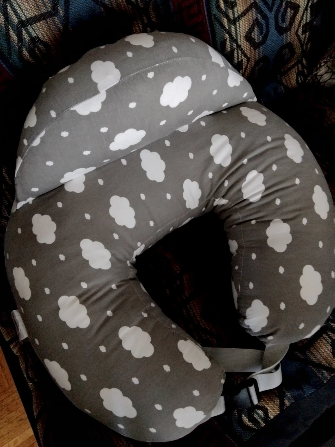 Nursing pillow momcozy