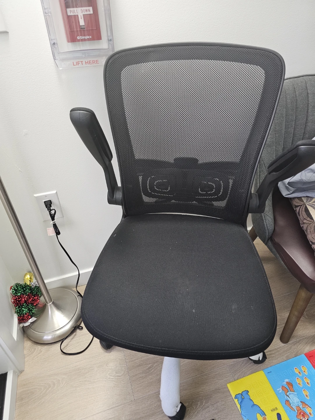 Black Mesh Office Chair - photo 4