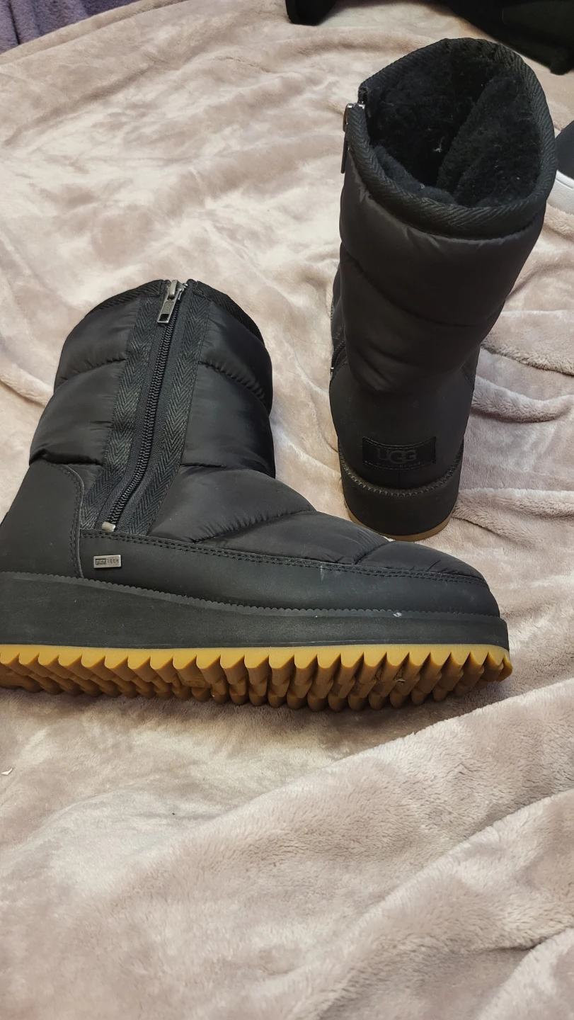 UGG GOYMTY6KR6U2BEV Black Boots - Size 9 - photo 2
