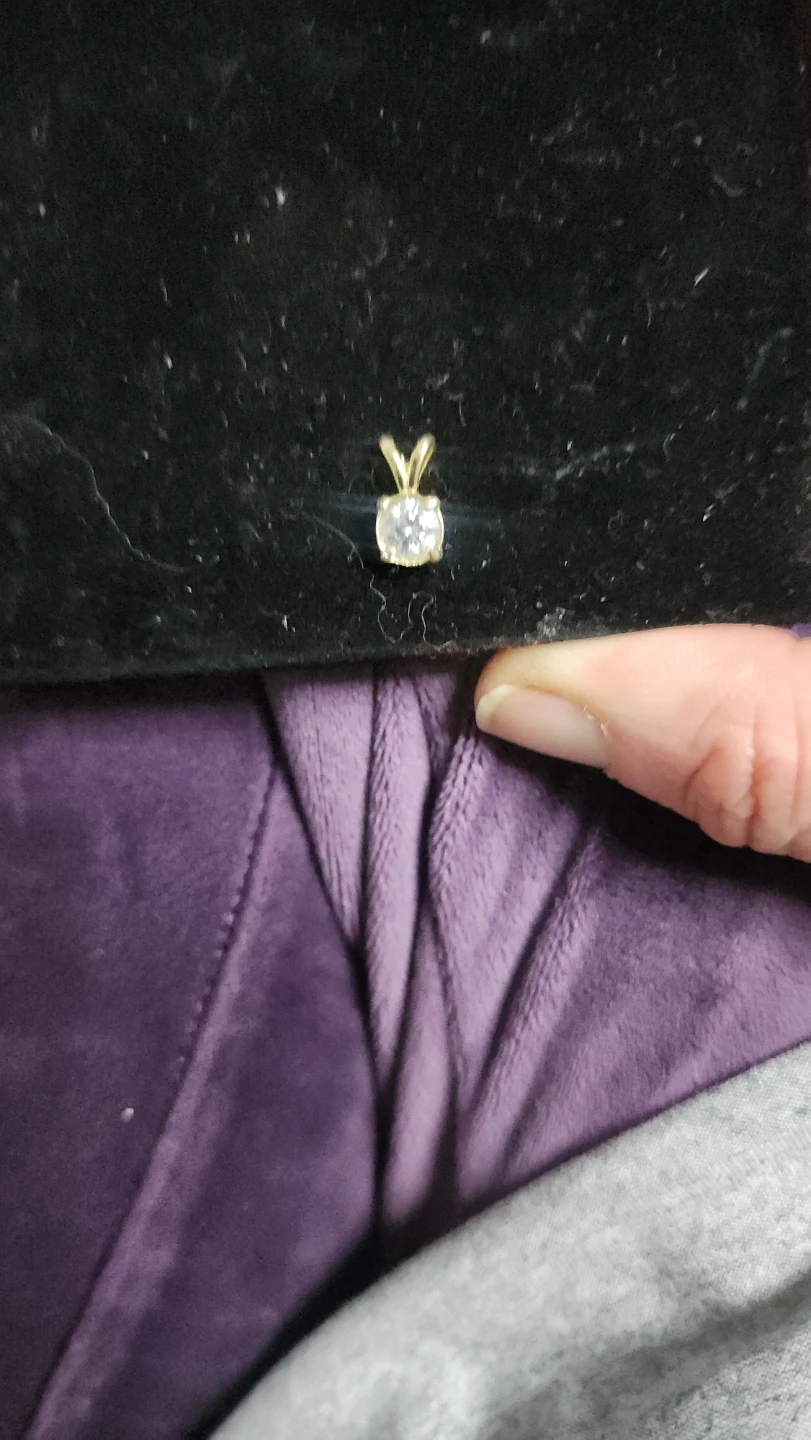 Gold Pendant with diamond real