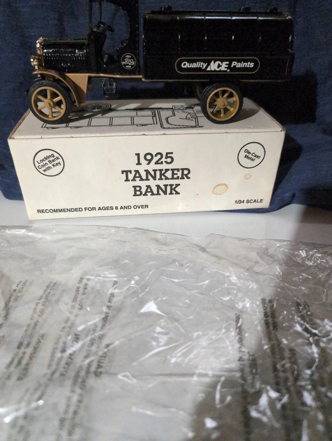 1925 Tanker Bank Die-Cast Metal - photo 2