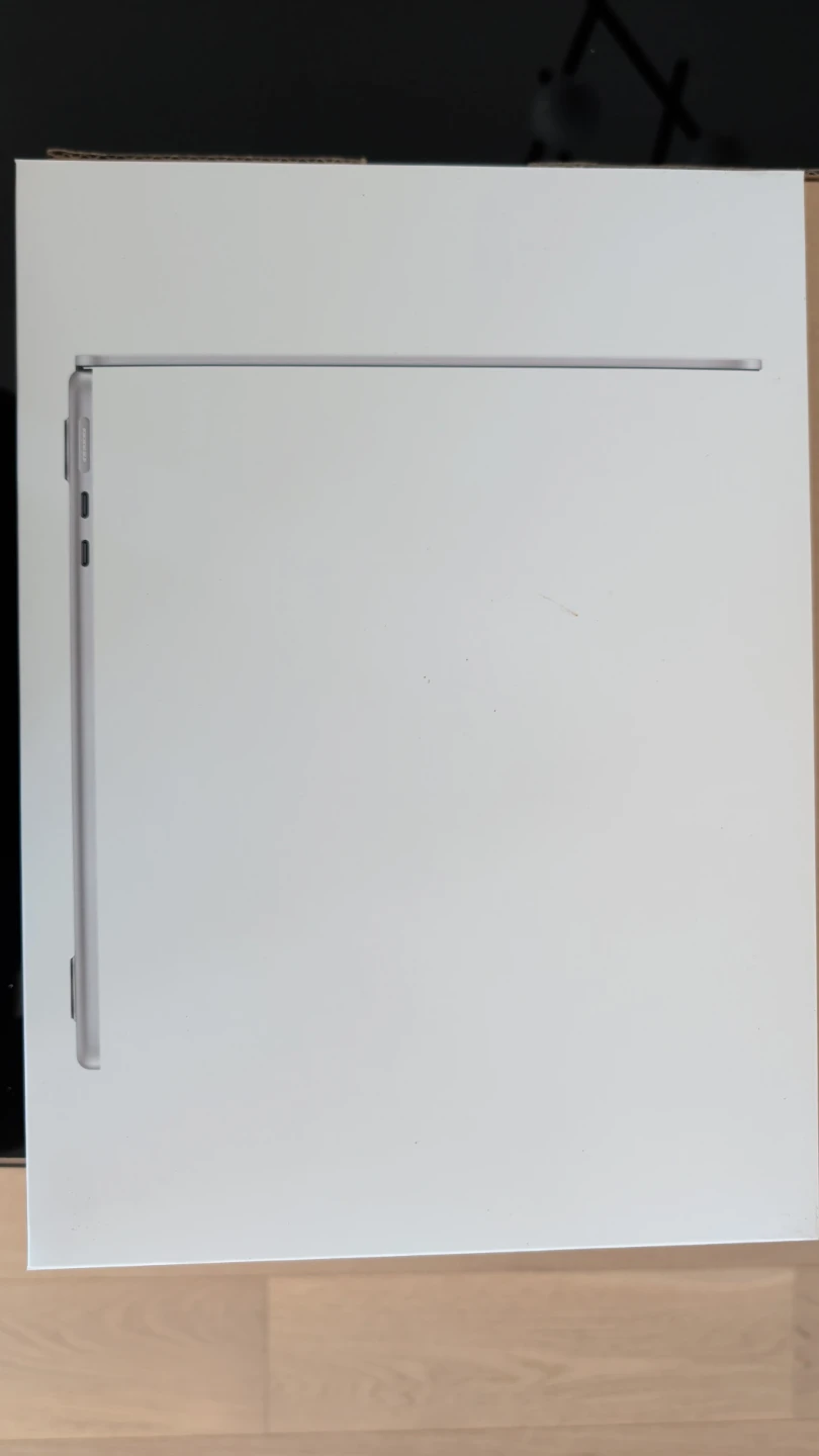 Brand New Sealed MacBook Air M4 - photo 2
