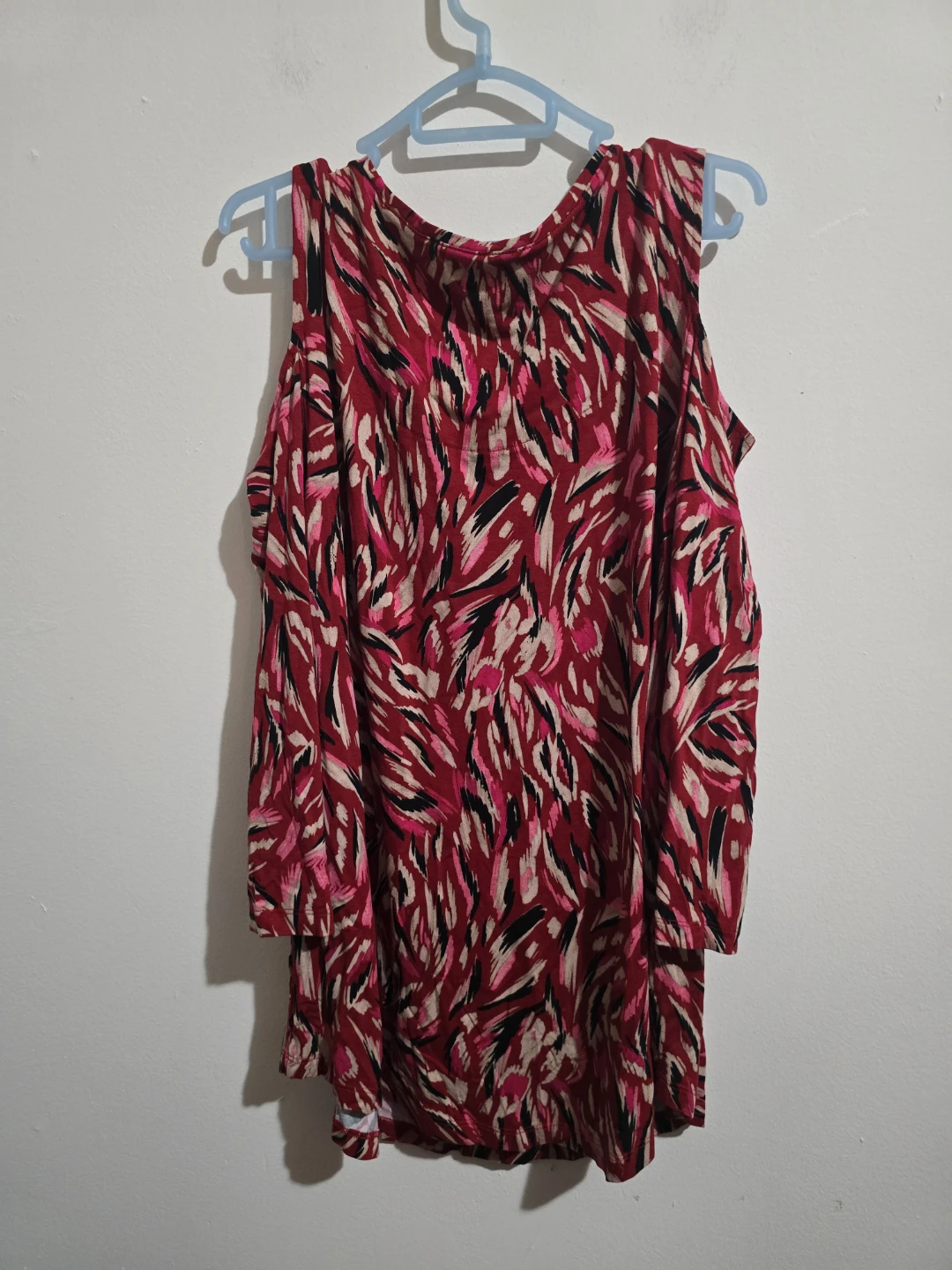 JM Collection XL Red Print Cold Shoulder Top - photo 3