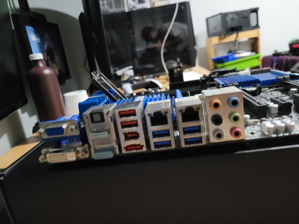 GIGABYTE GA-Z77A-UD5H Motherboard
