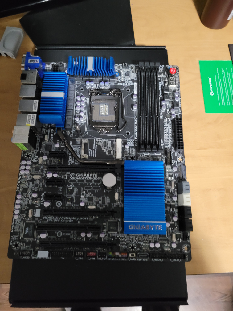 GIGABYTE GA-Z77A-UD5H Motherboard - photo 3