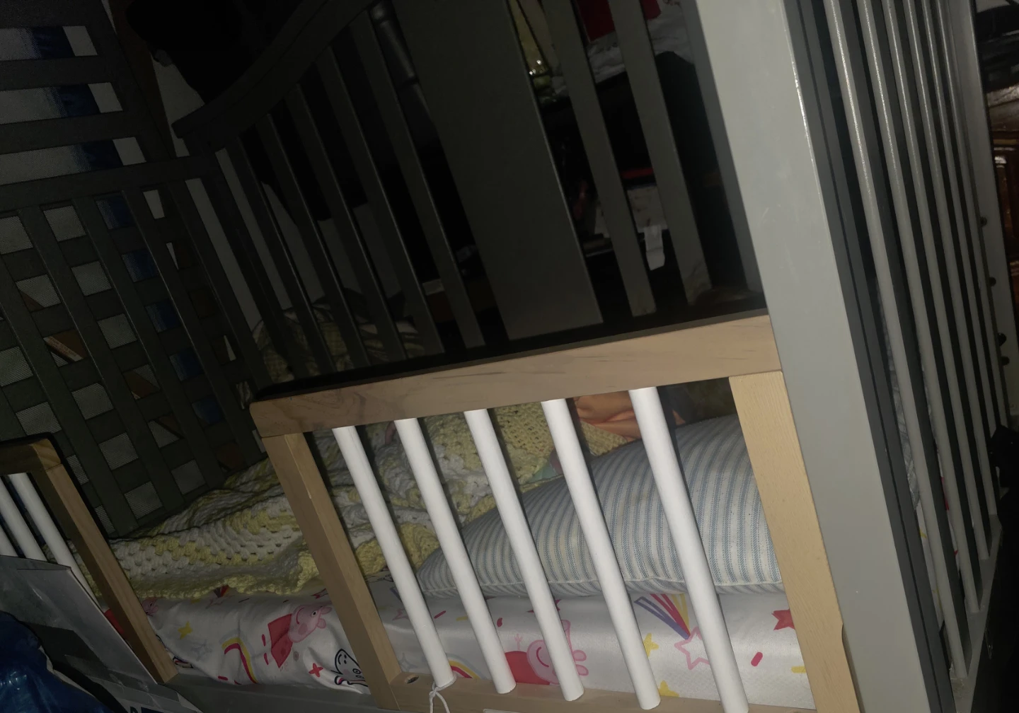 Graco Solano 4-in-1 Convertible Crib - Pebble Grey - photo 2