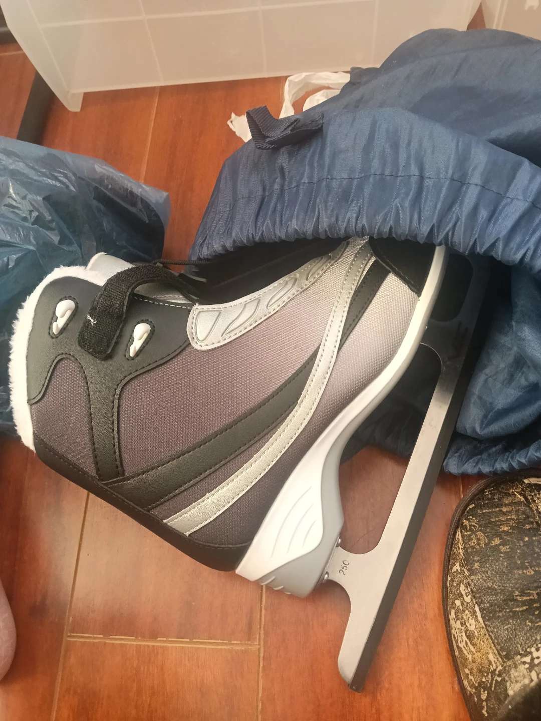 Ice Skates - Size 8