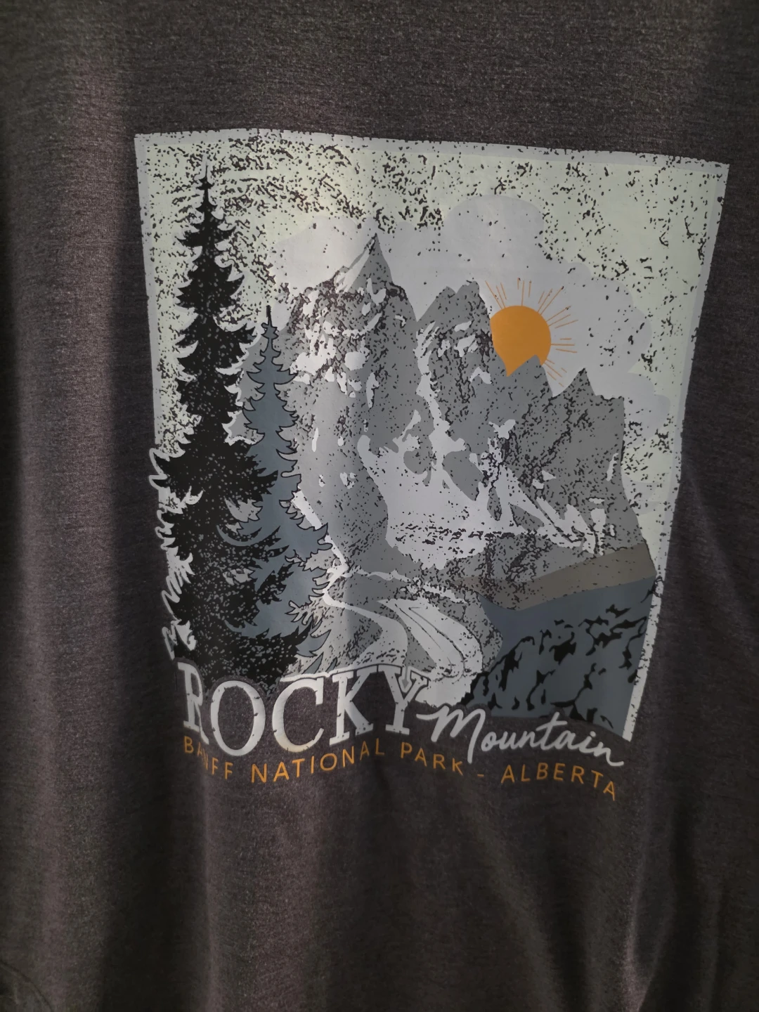Banff, Alberta Graphic T-Shirt Medium - photo 2