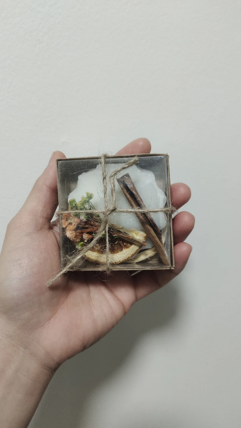Handmade Scented Candle with Dried Botanicals