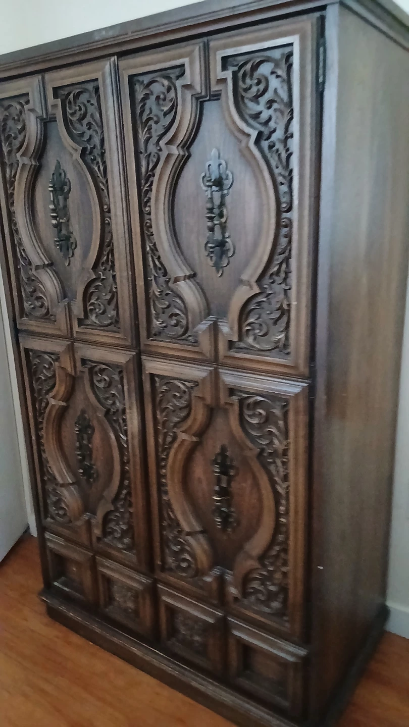 Vintage Carved Wood Armoire / Cabinet - photo 2