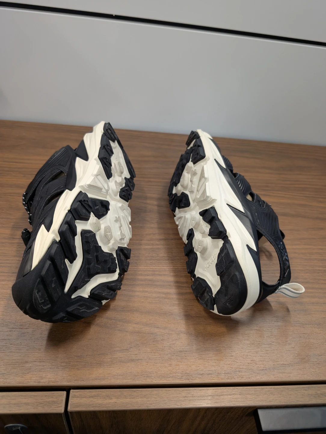 Hoka Hopara Sandals - Size 8.5 - Black - photo 4