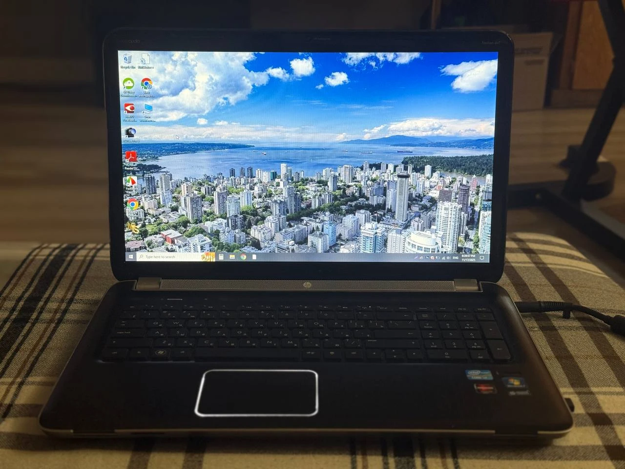 HP Pavilion dv7 17" laptop - i7/ 8GB RAM /  1TB Storage - photo 3