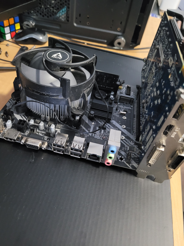 PC Components: Sapphire Radeon HD 7870 GPU, i5 3570k CPU