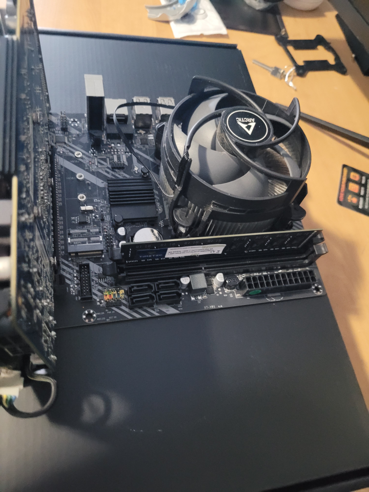 PC Components: Sapphire Radeon HD 7870 GPU, i5 3570k CPU - photo 2