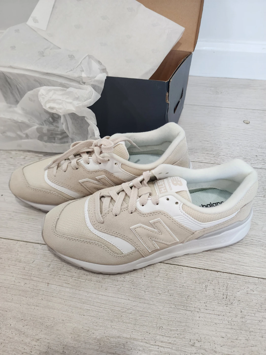 New Balance 997H Grey White Women's Size 7.5