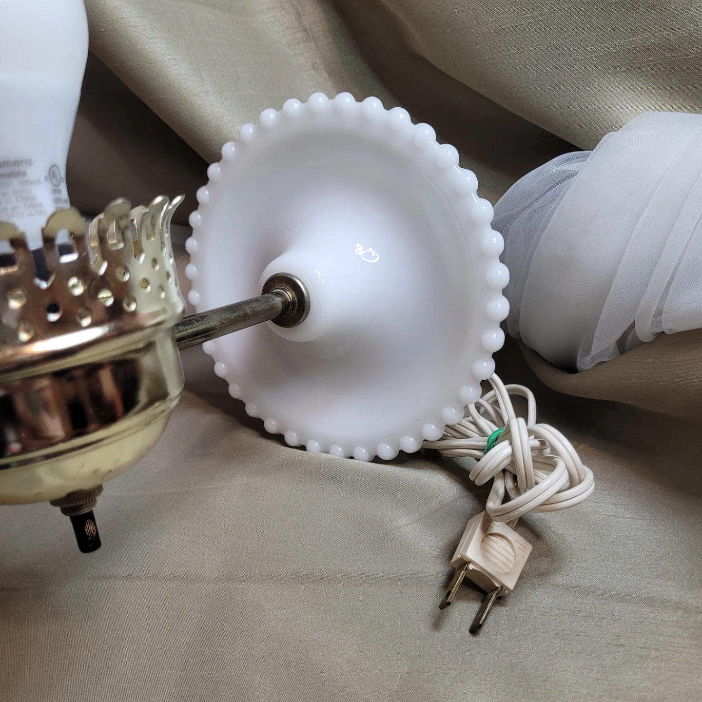 Beautiful Vintage White Milk Glass Wall Sconce - photo 3