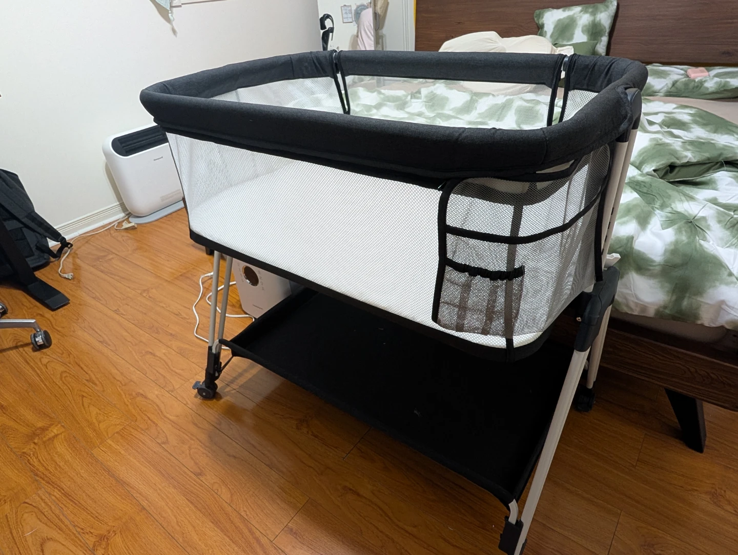 Baby Bassinet - Black and White