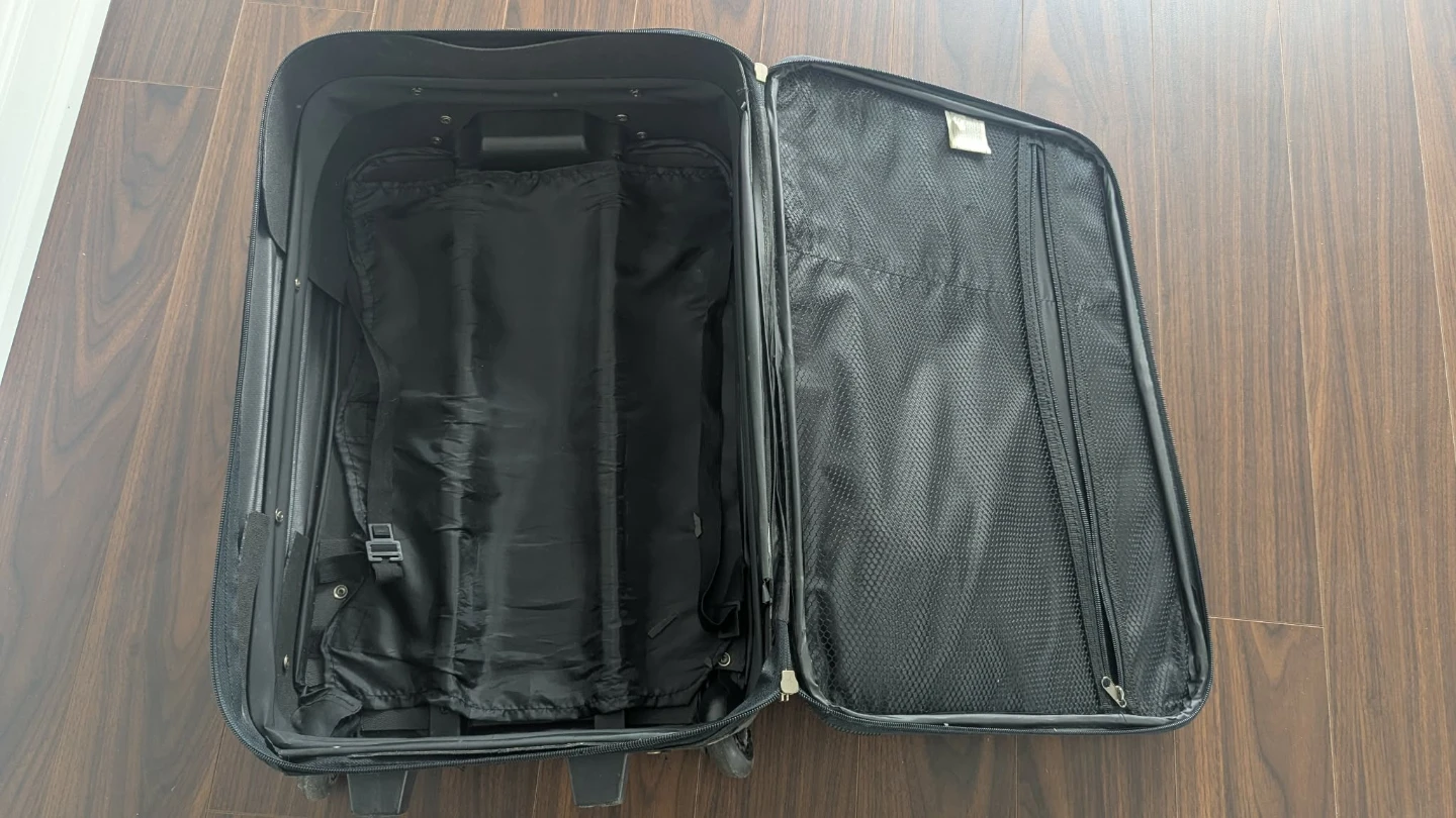 Cambridge Black Rolling Suitcase - photo 4