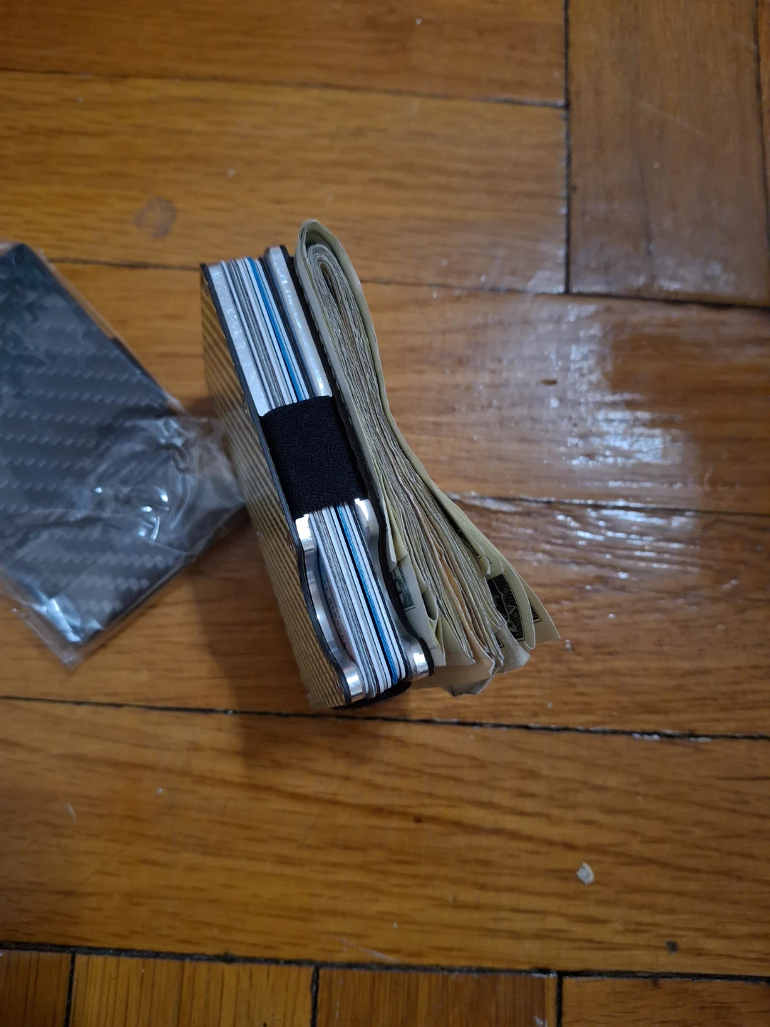 Carbon Fiber Minimalist Wallet Card Holder - photo 3
