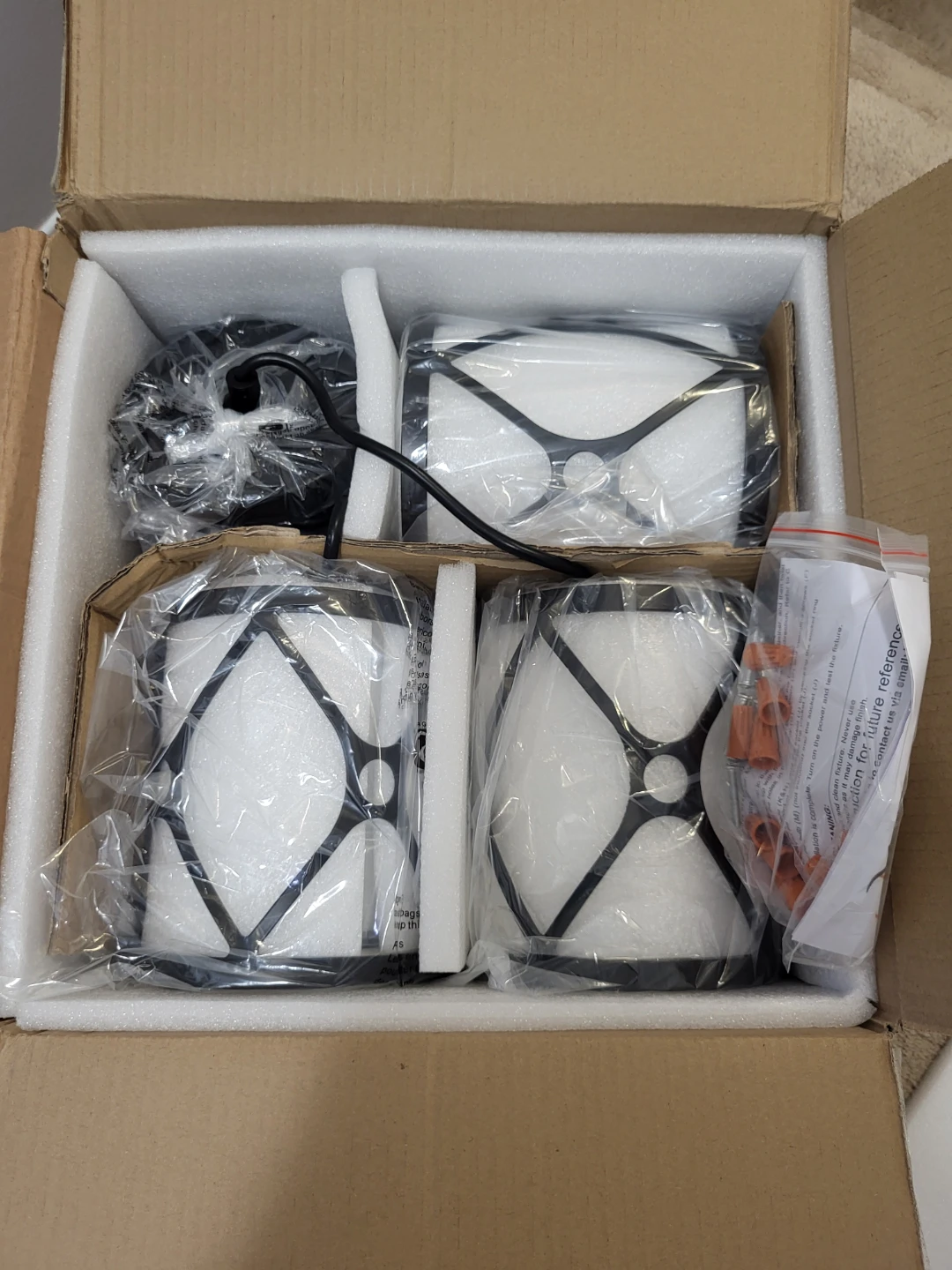 Set of 3 pendant lights (New in box) - photo 2