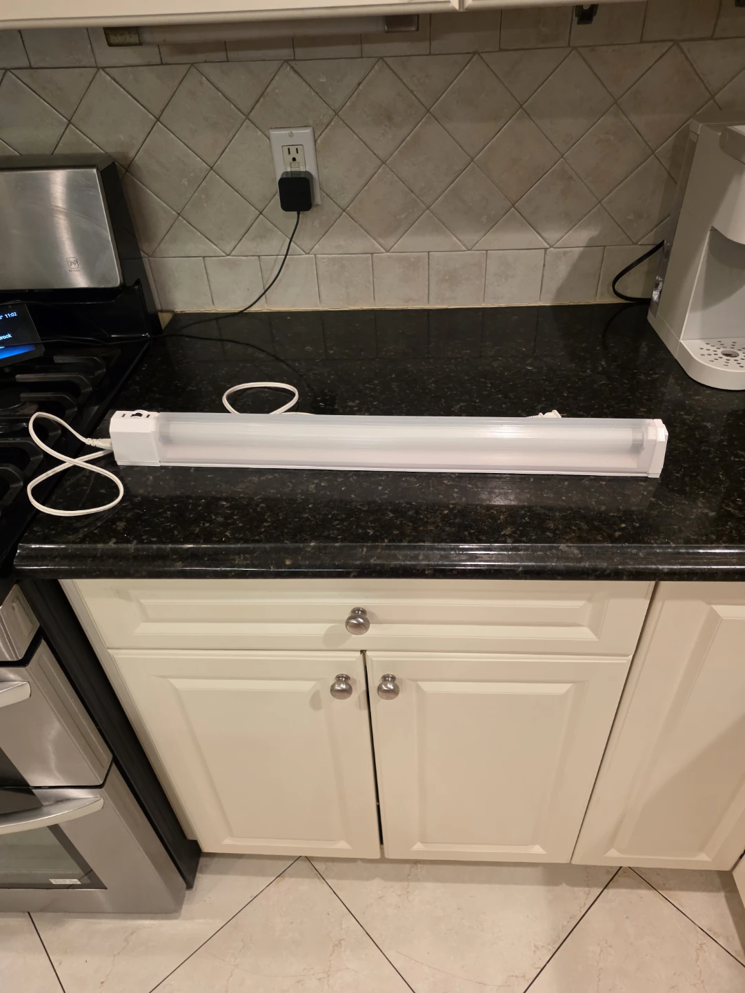 Under Cabinet Fluorescent Light Fixture