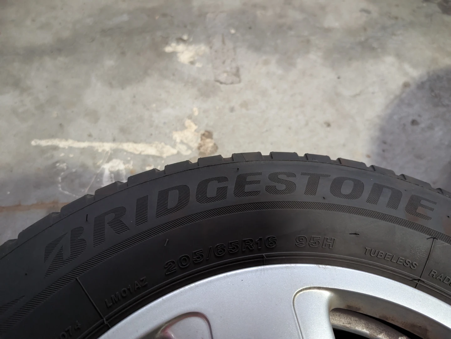 OEM 16" ALLOY RIMS and BRIDGESTONE WINTER TIRES - 205-65R16 95H  - photo 4