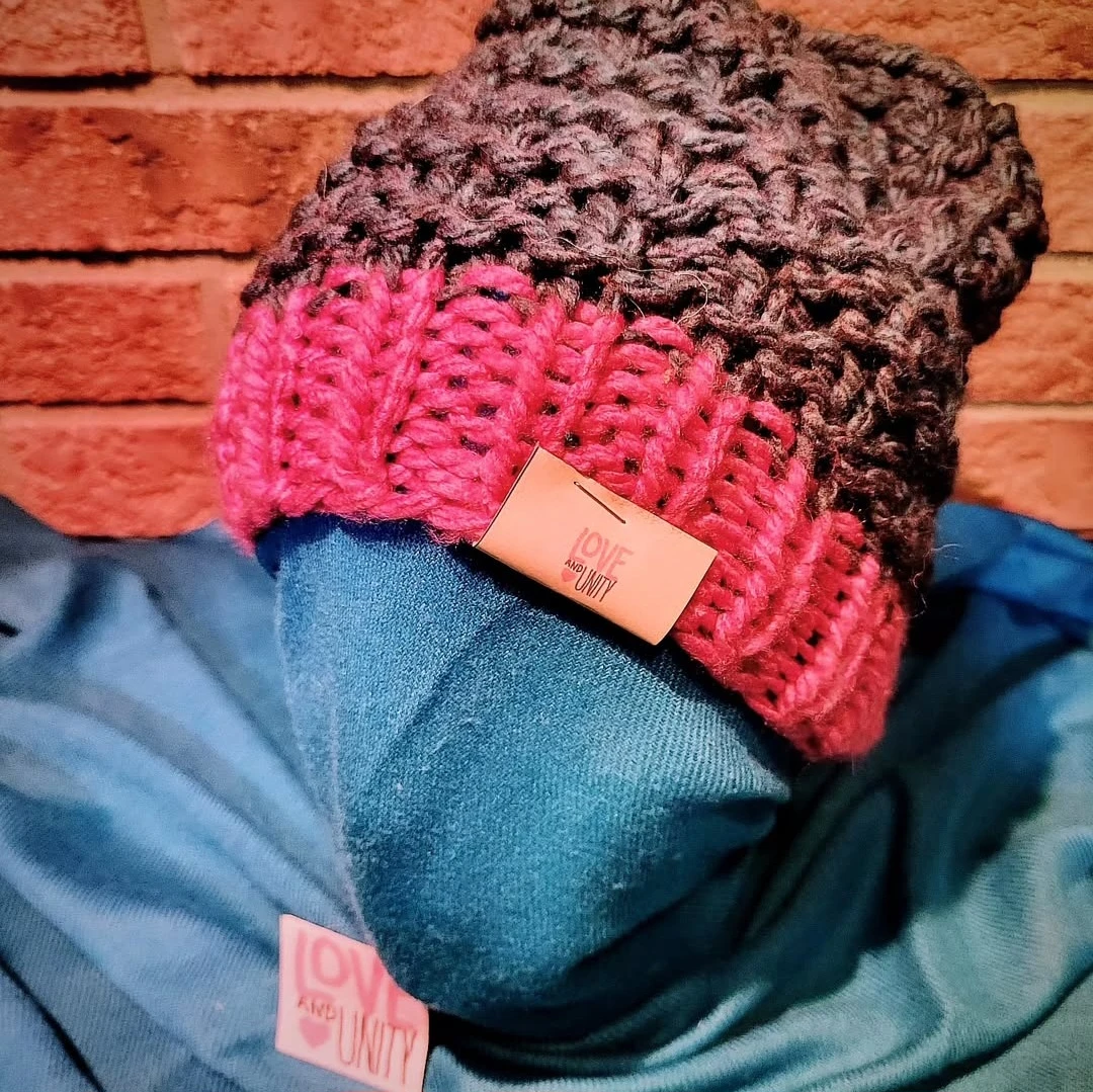 Hand-knit wool-blend tuques - photo 3