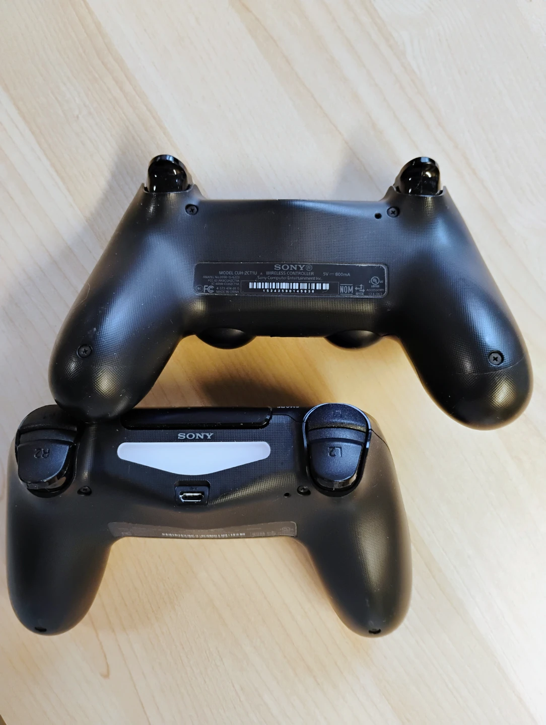Sony PlayStation 4 with 2 controllers - photo 2
