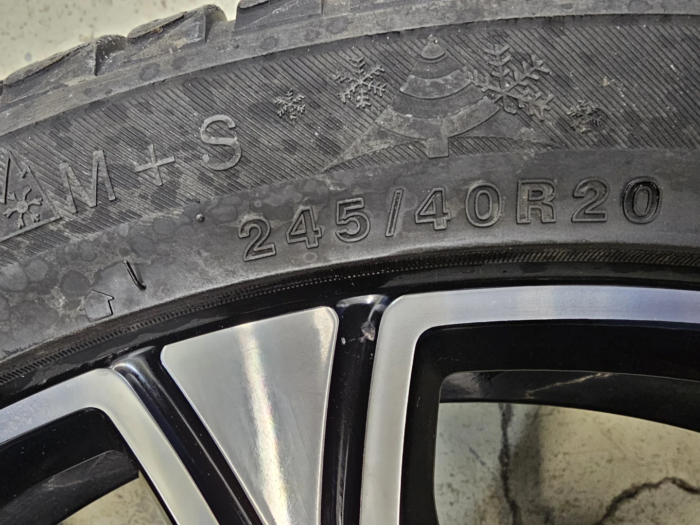 VOLVO XC60 WINTER TIRES ON O.E.M RIMS 245/40 R20 - photo 4