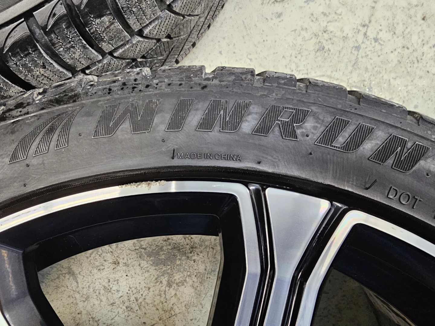 VOLVO XC60 WINTER TIRES ON O.E.M RIMS 245/40 R20 - photo 5