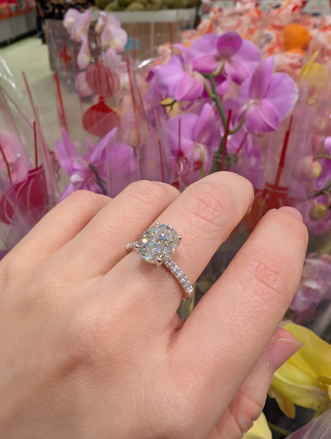 Oval Cut Moissanite Engagement Ring - Size 6