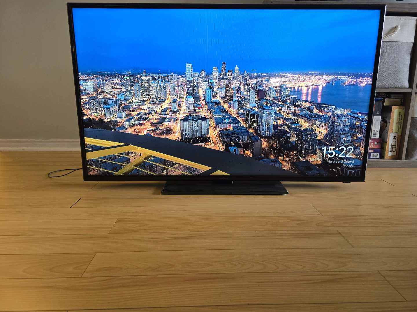 Insignia 48" TV with Chromecast - photo 2