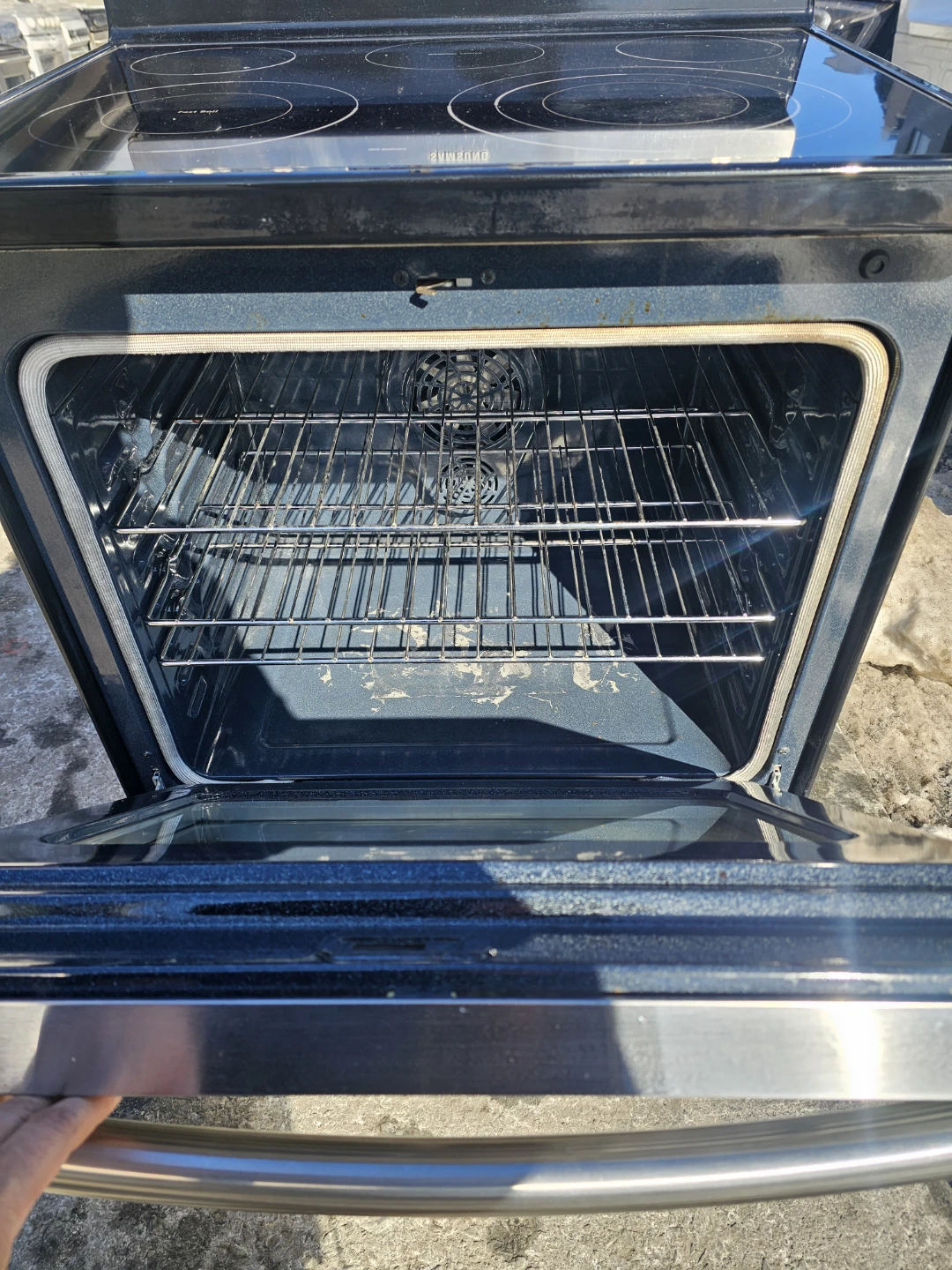 Samsung 30in Stainless steel electric stove - photo 2
