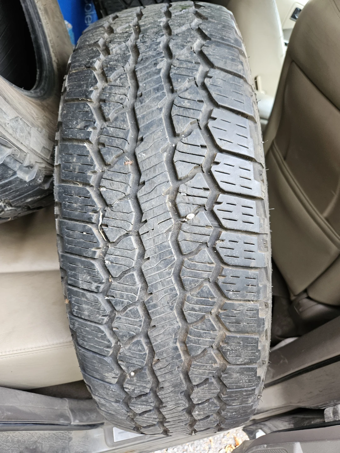 255 70 17in set of 4 matching winter tires