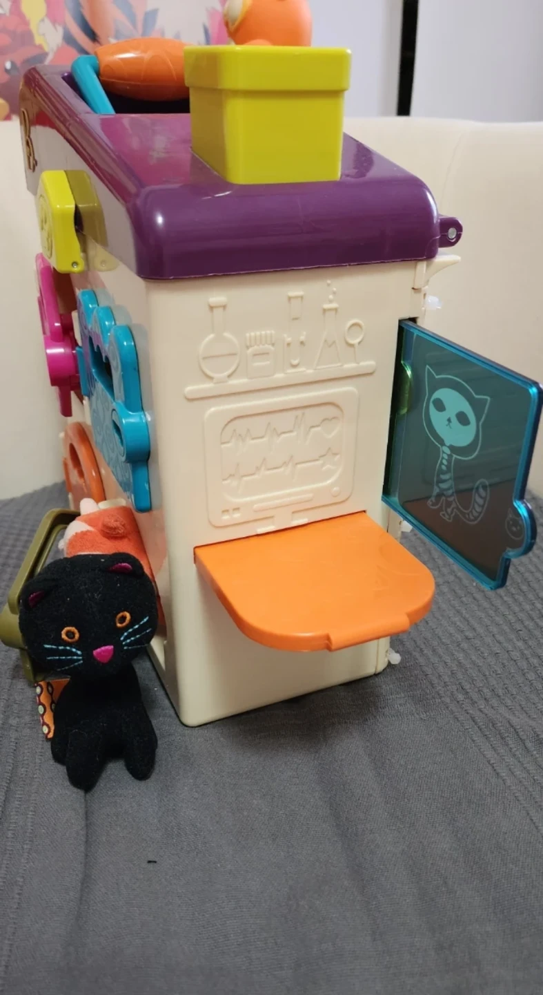 B. Toys Vet Center Toy - photo 5